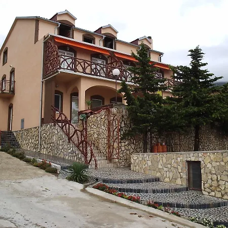 Katarina And Oda ve Kahvaltı Sibinj Krmpotski